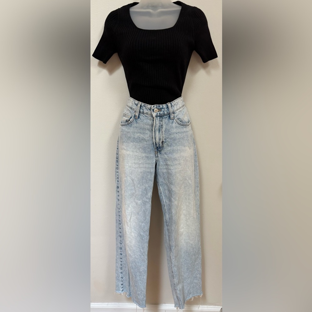 Baggy, lightwash vintage style straight leg “mom jeans” by &Denim, size 4 (US)